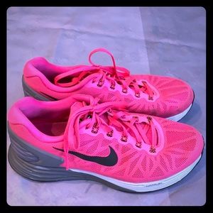 Nike hot pink running shoes